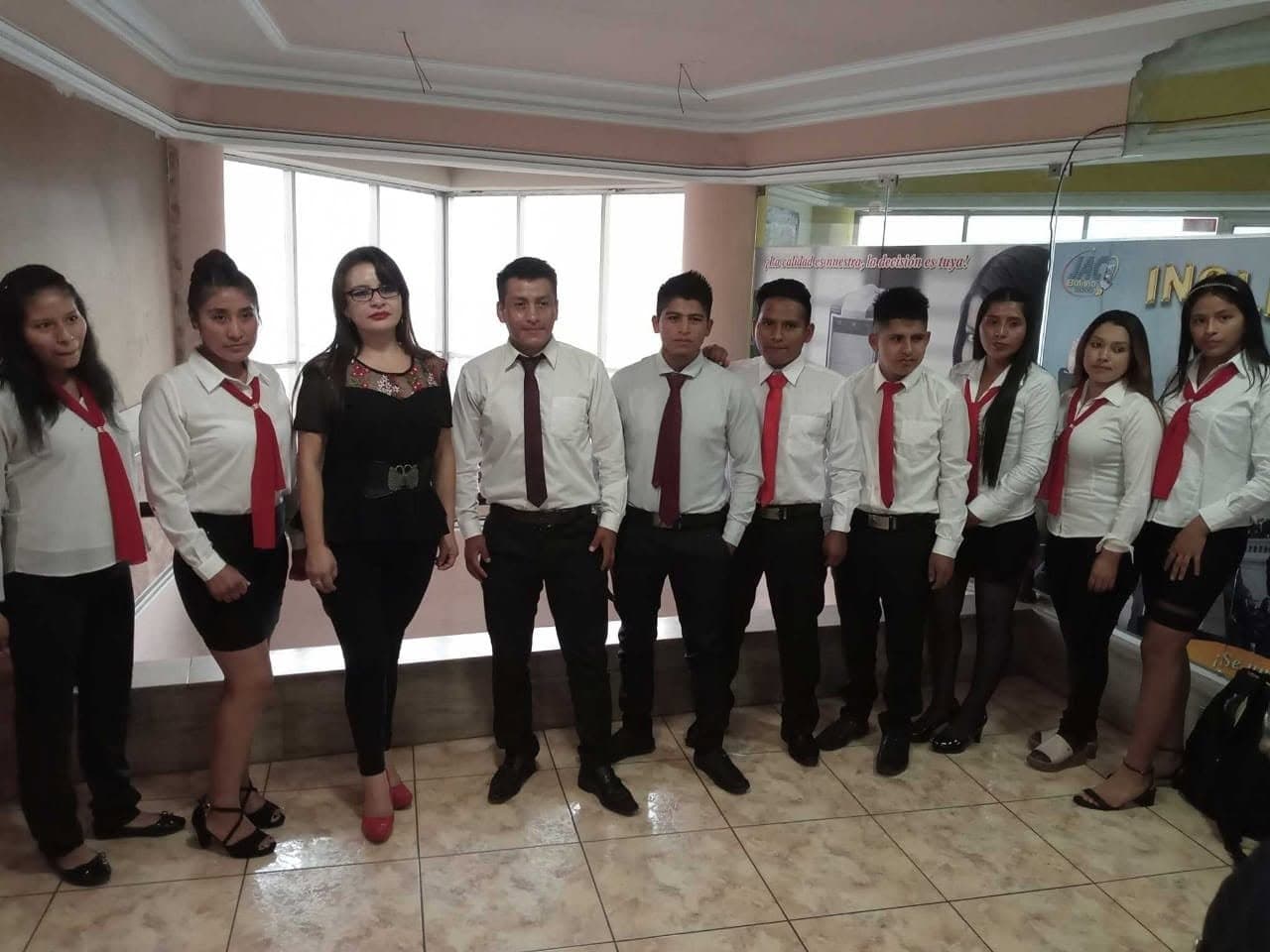 07   Grupo de estudiantes en sede