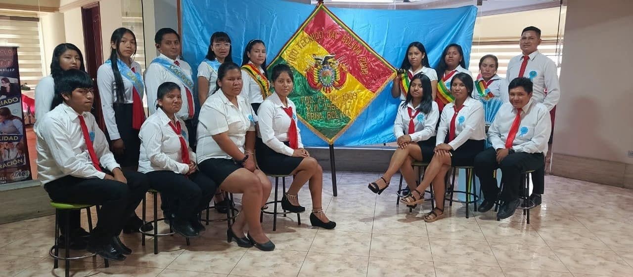 02   Grupo en acto civico